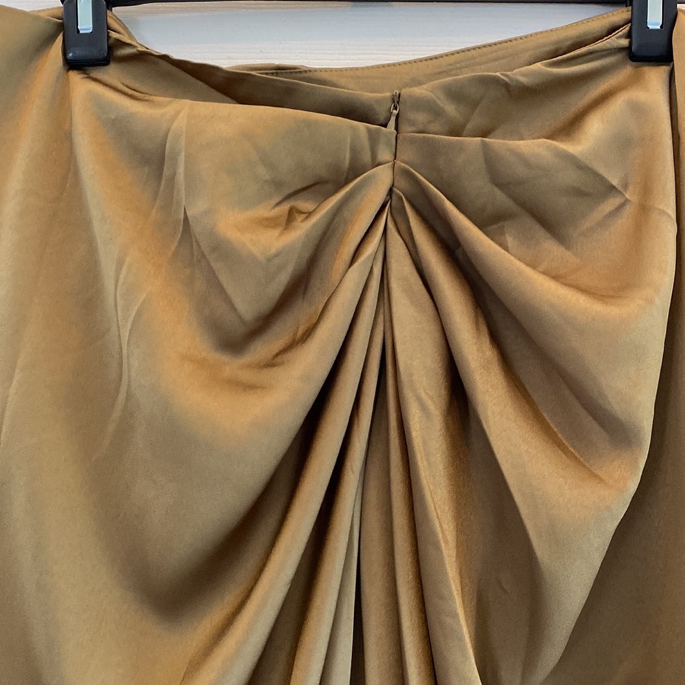 SHEIN CURVE 💝💝 ASYMMETRICAL RUCHED/SPLIT GOLD SKIRT. Size 3X (NWOT)🤩 - Picture 6 of 7